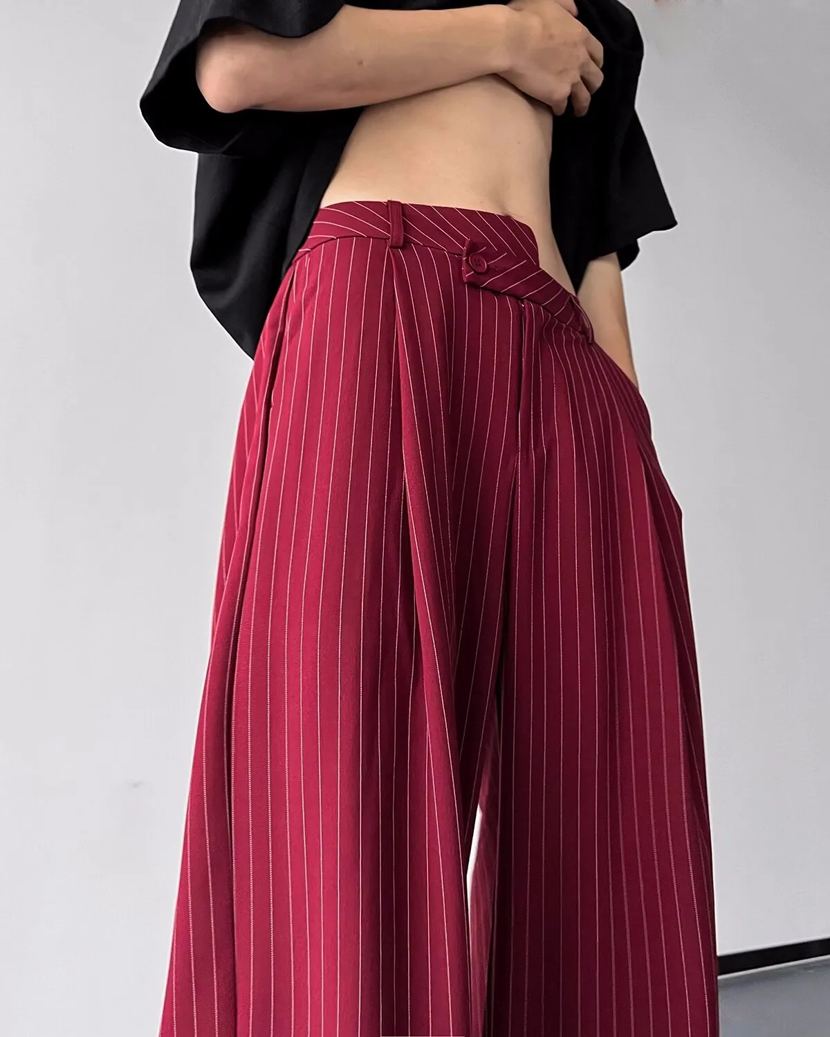 2023 Men's Fashion Trend High Quality Casual Pants Striped Printing Ice Silk Fabric Red/Black Color Loose Suit Pants M-2XL