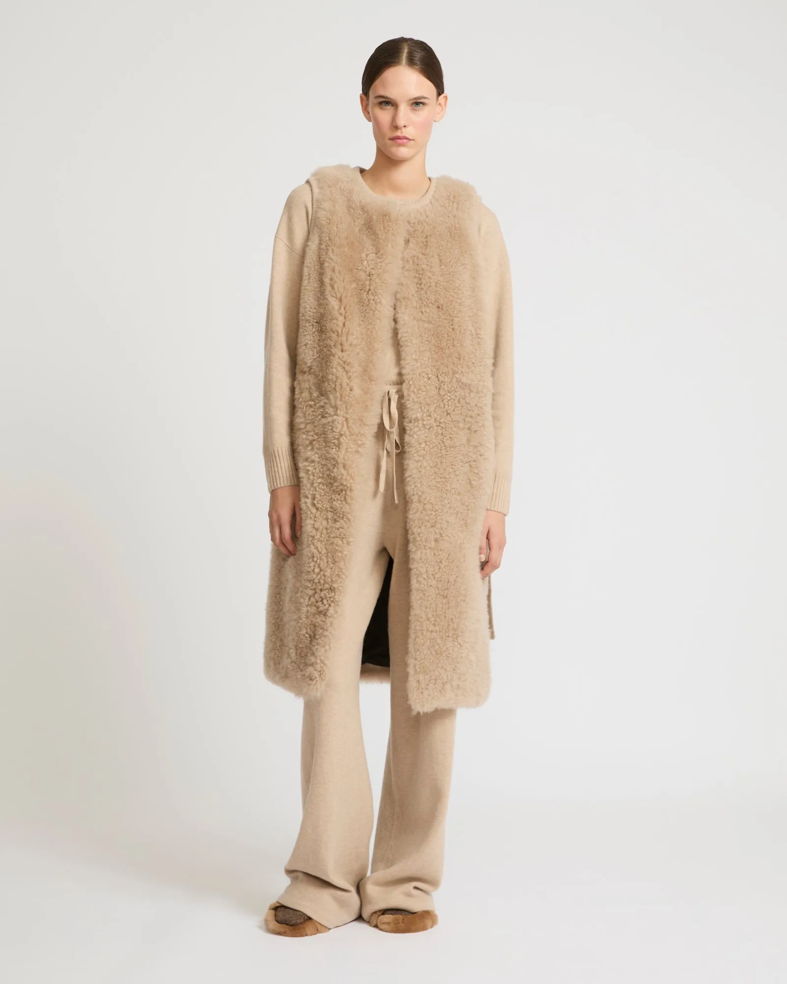 Long belted gilet in merino knit and lambskin